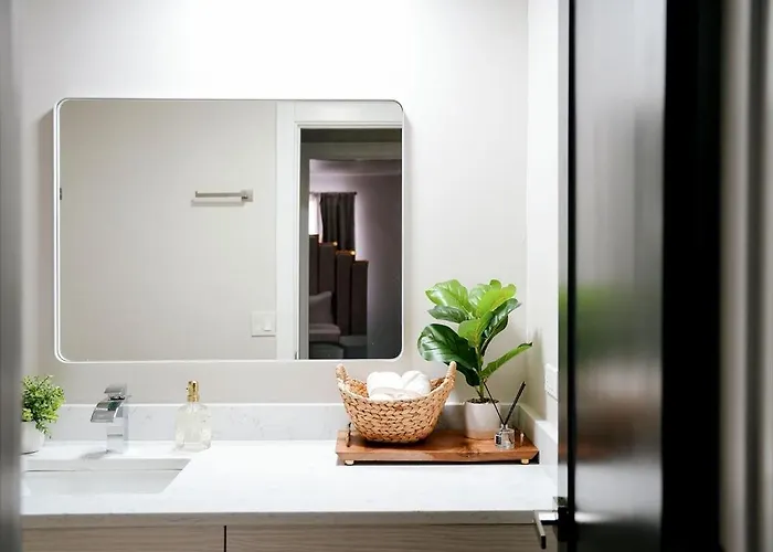 Modern 1br W/ Workspace Near O'hare *