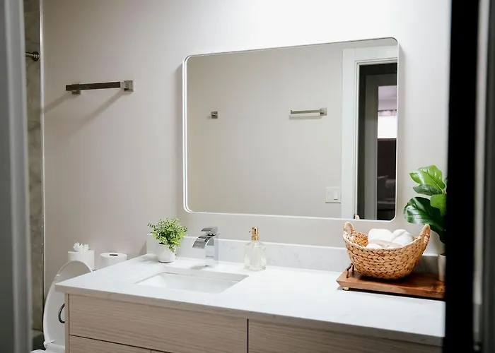 Modern 1br W/ Workspace Near O'hare Chicago
