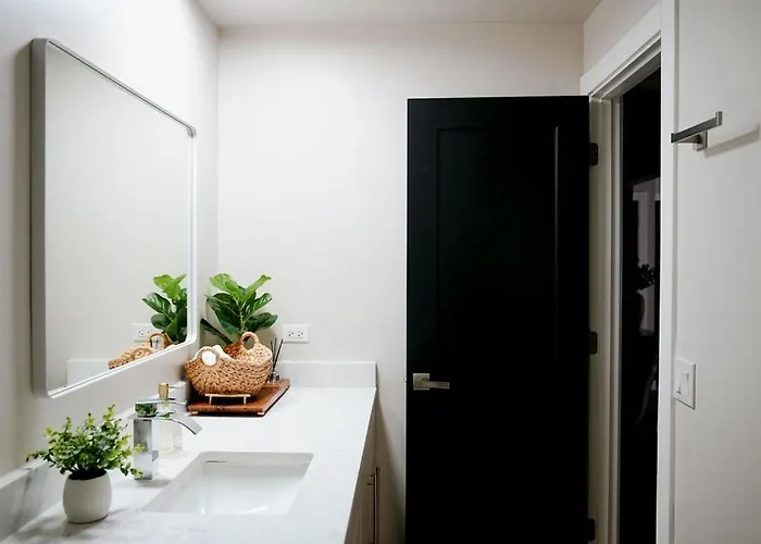 Modern 1br W/ Workspace Near O'hare Apartamento